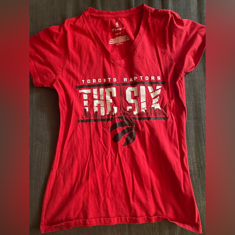Toronto Raptors THE SIX Women’s Size Small Red T-Shirt